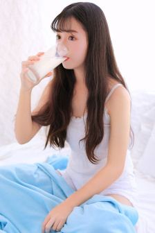 《漂亮的女邻居》三级
